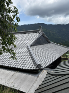 Roof Restoration Completed on the Main Hall. 本堂屋根の修繕工事が完了。
